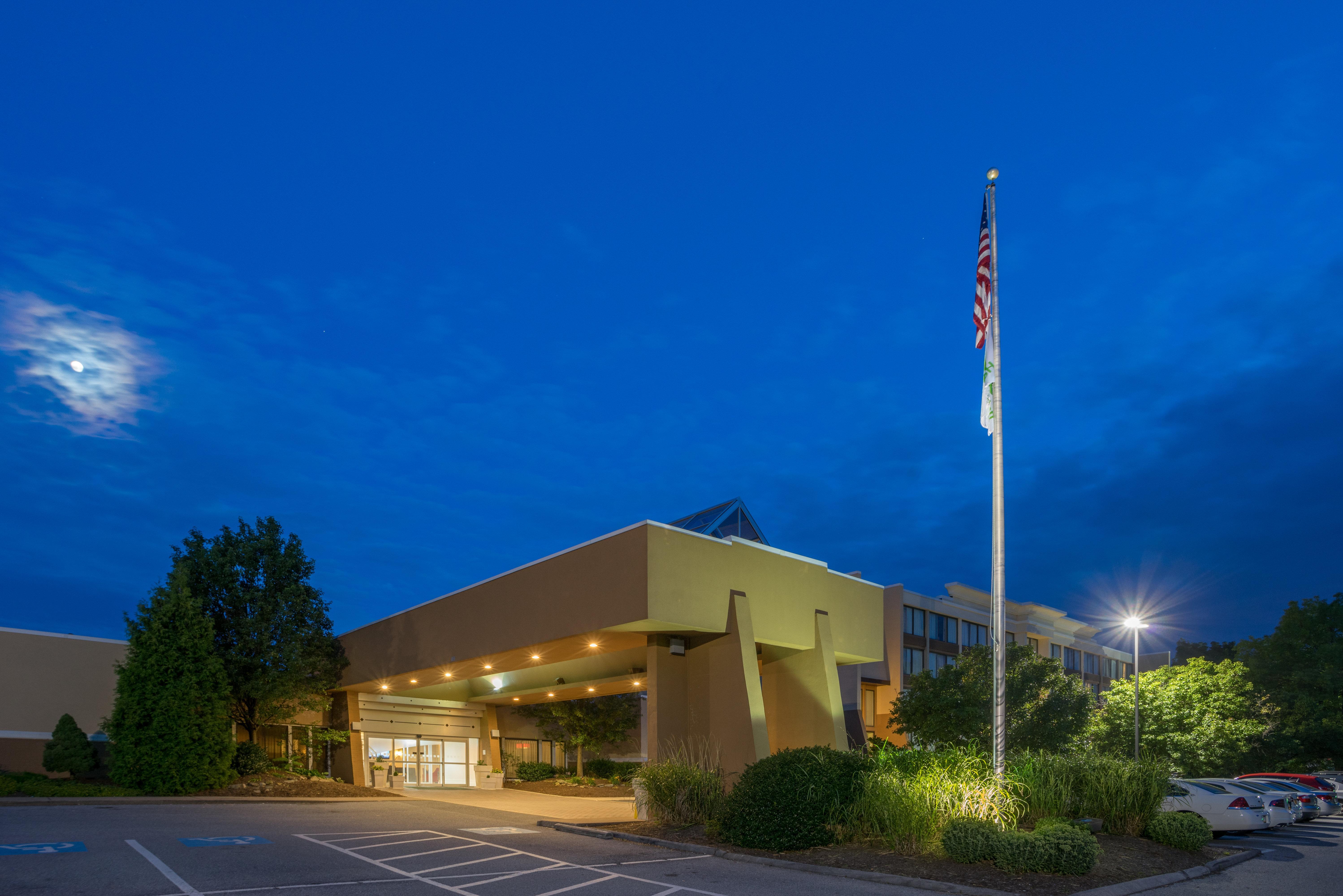 Harrisburg I-81 Hershey Area By Ihg Hotel 3*